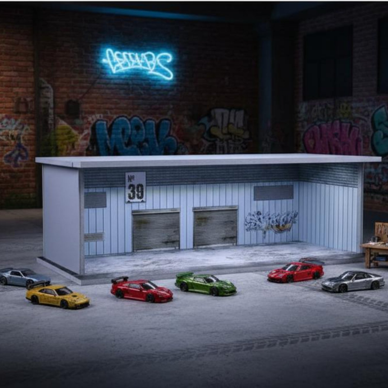 Display Case Acrylic - Ide Hadiah Display Garasi Parkir Graffiti