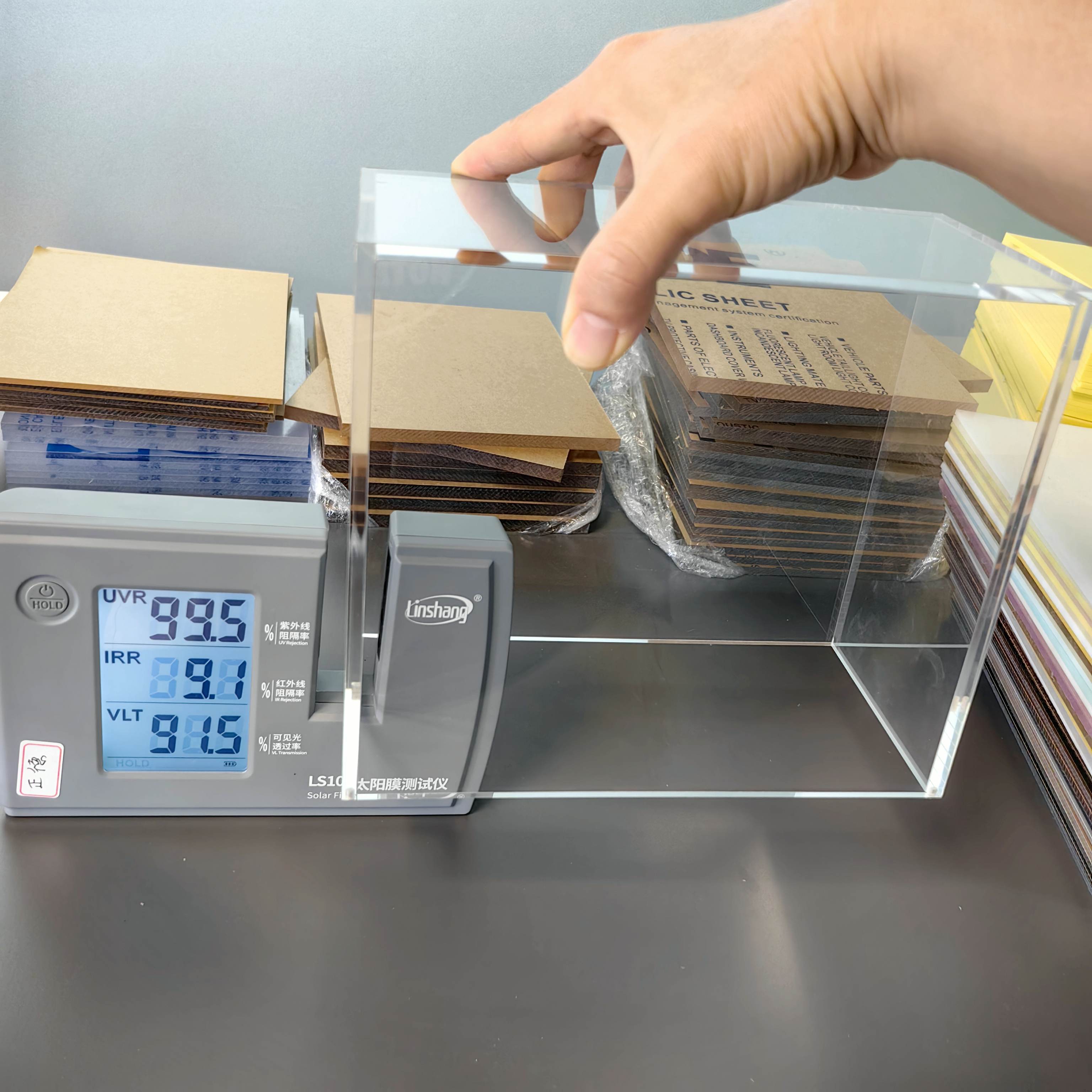 Kotak Display Akrilik Modern M - Display Case Acrylic ulasan dan harga